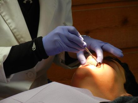 撞斷牙齒怎麼辦？醫：5個「自救法」趕快就近治療