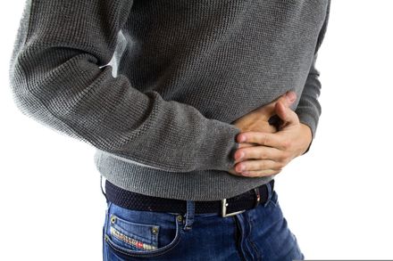 肚子痛很久要注意！醫師提醒胃痛長久未癒　可能是膽出問題