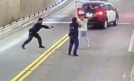 【影】3車酒駕競速追撞1死1傷　車上屁孩襲警遭開槍制伏