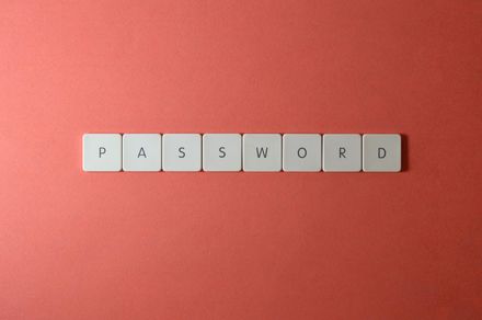 不是123456！全球最常用密碼排行公佈　第一名是「它」…駭客一秒解鎖
