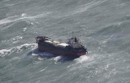 貨輪進水傾斜困彰化外海　4人跳海空勤直升機即刻救援