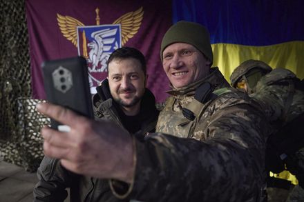 稱烏克蘭為「世界第一軍」　澤倫斯基趁軍人節親訪前線
