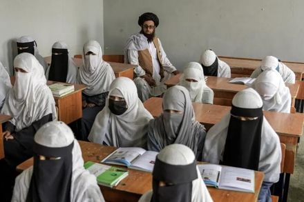 塔利班宣布「少女能參加高中畢業考」　學生不滿：根本沒教科書怎麼考