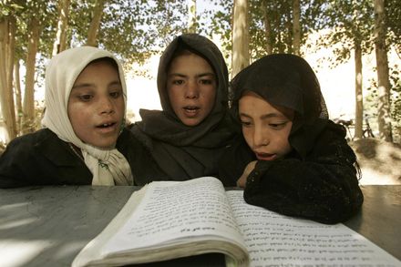 塔利班頒禁令限制女性接受教育　要求大學將女學生逐出校園