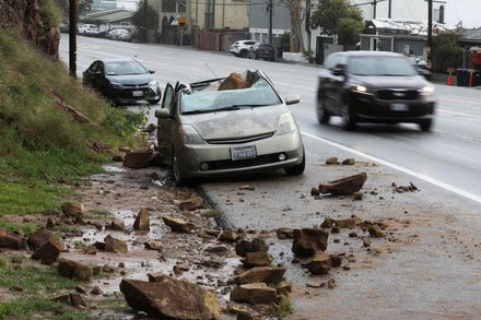 狂風暴雨肆虐加州「已釀17死」　7萬6千多戶家中仍斷電