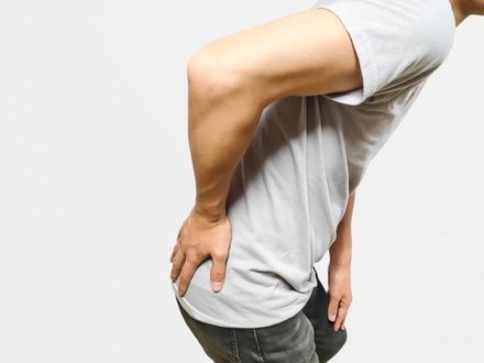 愛蹺二郎腿要小心了！醫曝「深臀症候群」7危險因子：屁股劇痛是徵兆
