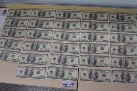 北市7旬婦拿5千美金銀行換鈔　行員發現全是偽鈔報警