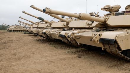 美援烏數十輛M1A2坦克　軍事專家：交付台灣時程恐生變