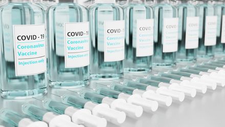 COVID-19疫苗「常態化」！規劃一般人年打1劑　65歲以上高風險族群2劑