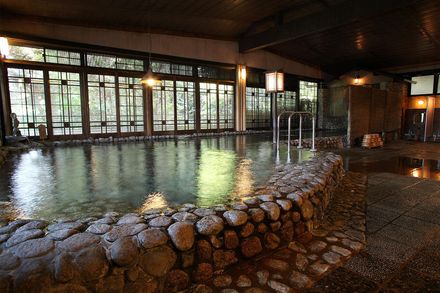 驚！日本百年溫泉旅館「1年只換2次水」　社長道歉「我說客人少不用換」