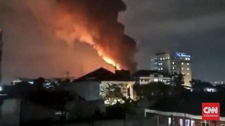 印尼國家石油公司油庫爆炸　延燒民宅至少釀13死