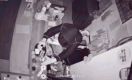 慣竊男半夜破壞門鎖潛入餐廳　只偷了這一點錢被警一眼認出逮獲
