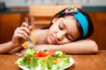 沒吃過的就不敢吃！幼兒「食物恐新症」藏危機 醫：給孩子多樣化食物！