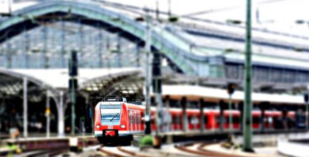 影/出軌！瑞士西北部颳狂風「吹翻2列火車」釀15傷