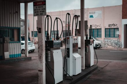 全球油價恐漲！沙烏地為首油國「5月起將日減產逾百萬桶」