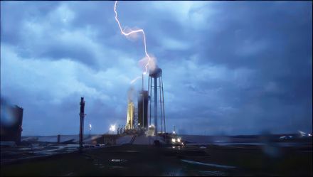 老天爺不賞臉！SpaceX發射台遭雷擊　獵鷹重型火箭發射計劃再度延期
