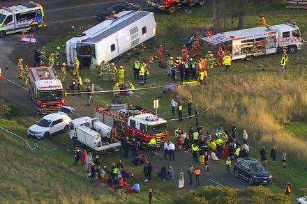 影/澳洲校車遭卡車追撞！7學童重傷送醫「有人失去整條手臂」