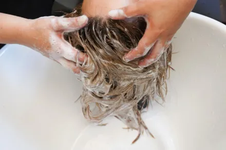 越式洗髮恐放鬆不成還超傷髮根！ 醫推「按3穴位」強健頭皮促生髮