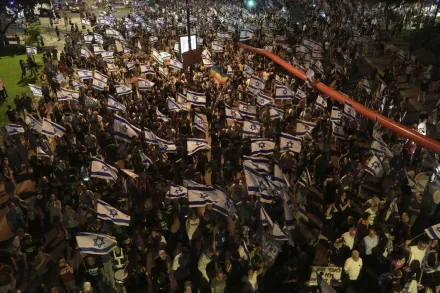 以色列國會「忽視民意」通過爭議司改案　民眾上街高舉國旗反對抗議