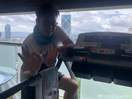 香港歌手譚詠麟「爆汗4天掉近7公斤」！微博自曝最新狀況　累爆、雙頰凹陷