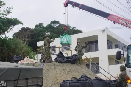 沖繩工地發現二戰未爆彈…急疏散居民移除　自衛隊證實：美軍照明彈
