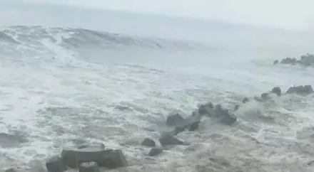 海葵颱風/台東風浪強又大！富岡漁港直擊「5公尺浪」　消波塊沒用了