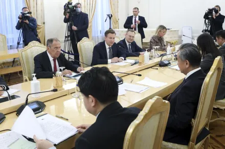 王毅訪莫斯科會見俄外交部長　強調雙方合作「不受第三方干擾」