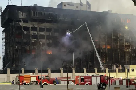 影/埃及警察總部冒大火38傷　火舌吞沒整棟建築燒成廢墟