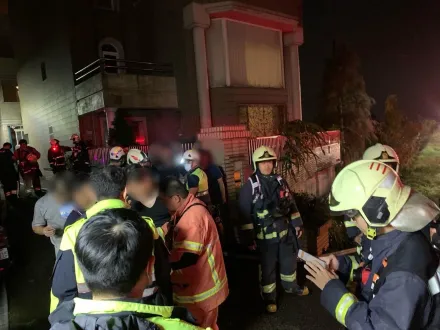 國慶連假第2天！淡水4樓透天厝冷氣機燒起來　11人嗆傷送醫