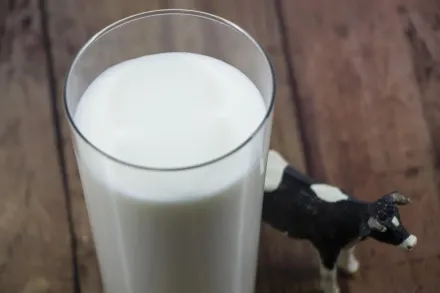 低脂牛奶脂肪少　維生素B12竟也較全脂少65%！營養師：減重其實也適合喝