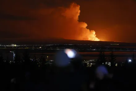 冰島火山噴發4000居民已撤　熔岩噴湧而出夜空一片橘紅