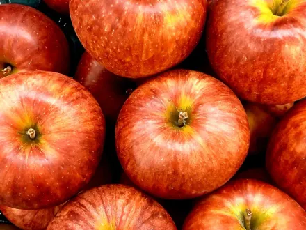 「蘋果」吃法第一步可能就錯！　營養師曝：等於把「營養丟進垃圾桶」