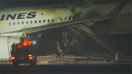 羽田機場飛機相撞事故原因曝光　客機起落架故障偏離跑道撞救災機