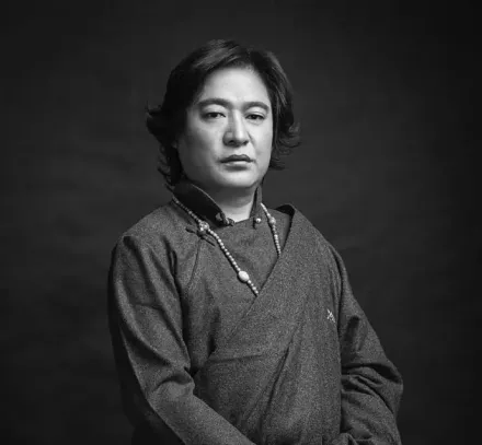 1週前才開直播與粉絲互動！51歲藏族「情歌王子」崗毅突發疾病猝逝