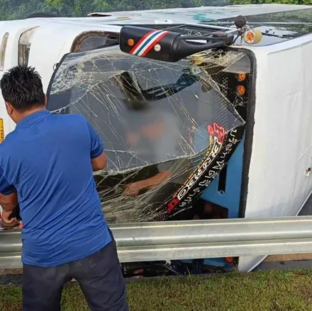 影/泰國普吉島遊覽車S彎道「失速翻車」　陸客團17人受傷含2重傷