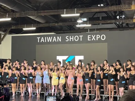 直擊/長澤茉里奈來了！《TSE台灣寫真博覽會》女星一字排開超「香」