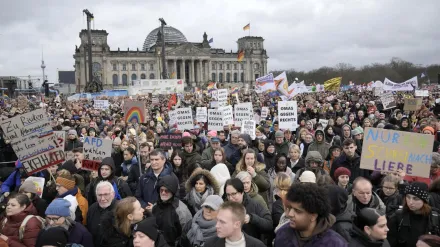 影/德國多地爆發大型示威　15萬人上街頭反對極右另類選擇黨
