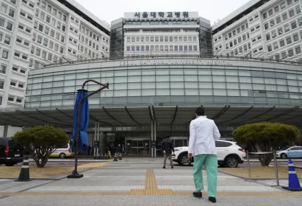 政府期限已到僅3%復工！南韓醫師罷工潮持續　兵務廳：辭呈受理者須入伍