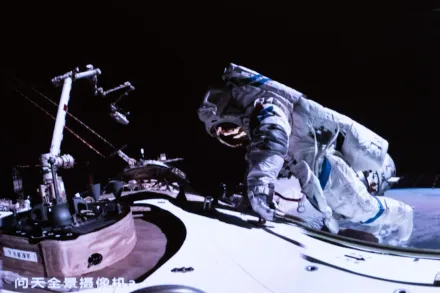 神舟十七號太空人進行第二次出艙活動　完成首次艙外維修任務