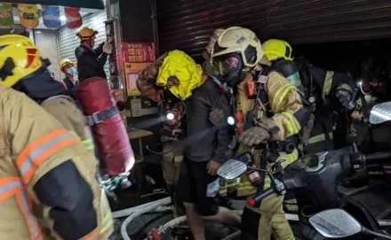台南永康深夜火警　2住戶受困1人燒傷送醫