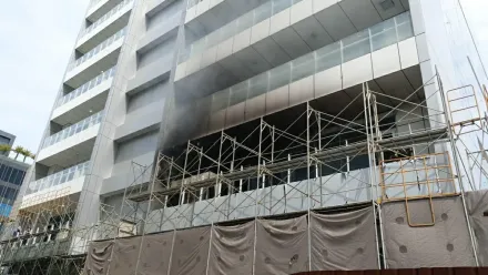 快訊/北市內湖新建大樓工地火警　2樓陽台冷氣室外機起火