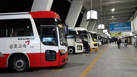 旅客遊韓注意！勞資加薪談判破局　首爾公車司機大罷工「7200輛停駛」
