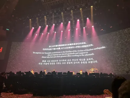 IU演唱結束…大螢幕中文字幕「向花蓮遇難家屬哀悼」　歌迷感動落淚