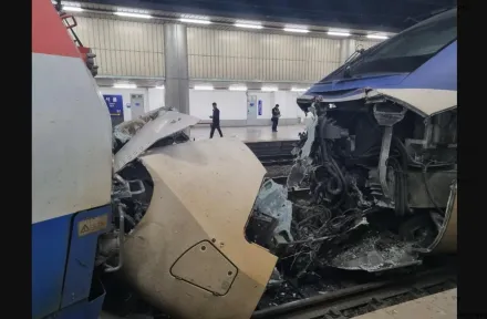 影/轟！首爾車站「列車脫軌追撞」釀4傷　KTX車頭撞爛慘況曝光