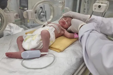 戰火遺孤！懷孕30週孕婦命喪以軍空襲　醫護緊急剖腹接生1.4公斤女嬰