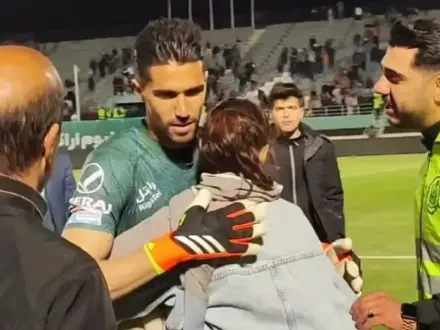 影/只輕輕抱了一下...伊朗足球員擁抱女球迷遭停賽罰15萬