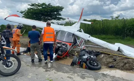 影/哥倫比亞驚傳「飛機撞機車」意外　驚悚畫面曝光