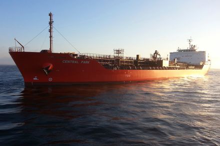 美軍艦「梅森號」解救亞丁灣遭劫持油輪　葉門政府控叛軍「青年運動」犯案