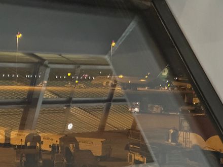 影/泰國班機故障回不了家！情侶機場苦待8小時「像丟包」　長榮航回應了