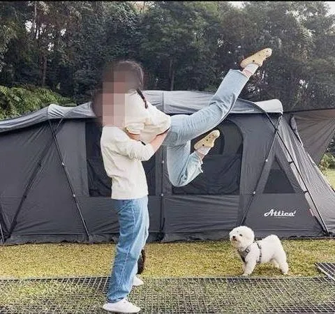 小倆口無緣拍婚紗照,出遊的甜蜜合照讓人看了心痛。(圖/翻攝鄭女臉書)